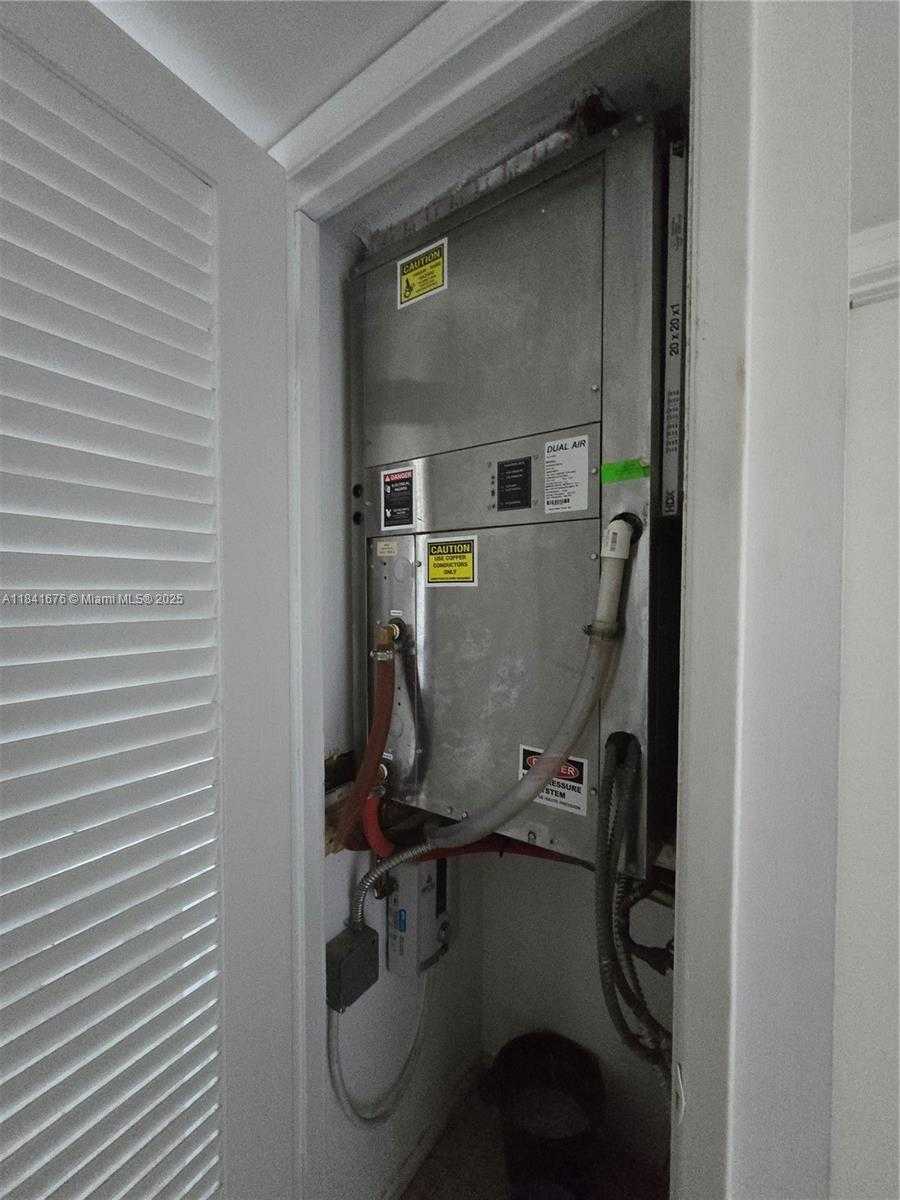 Small Image of 950 HILLCREST DR #106, Hollywood Number 11