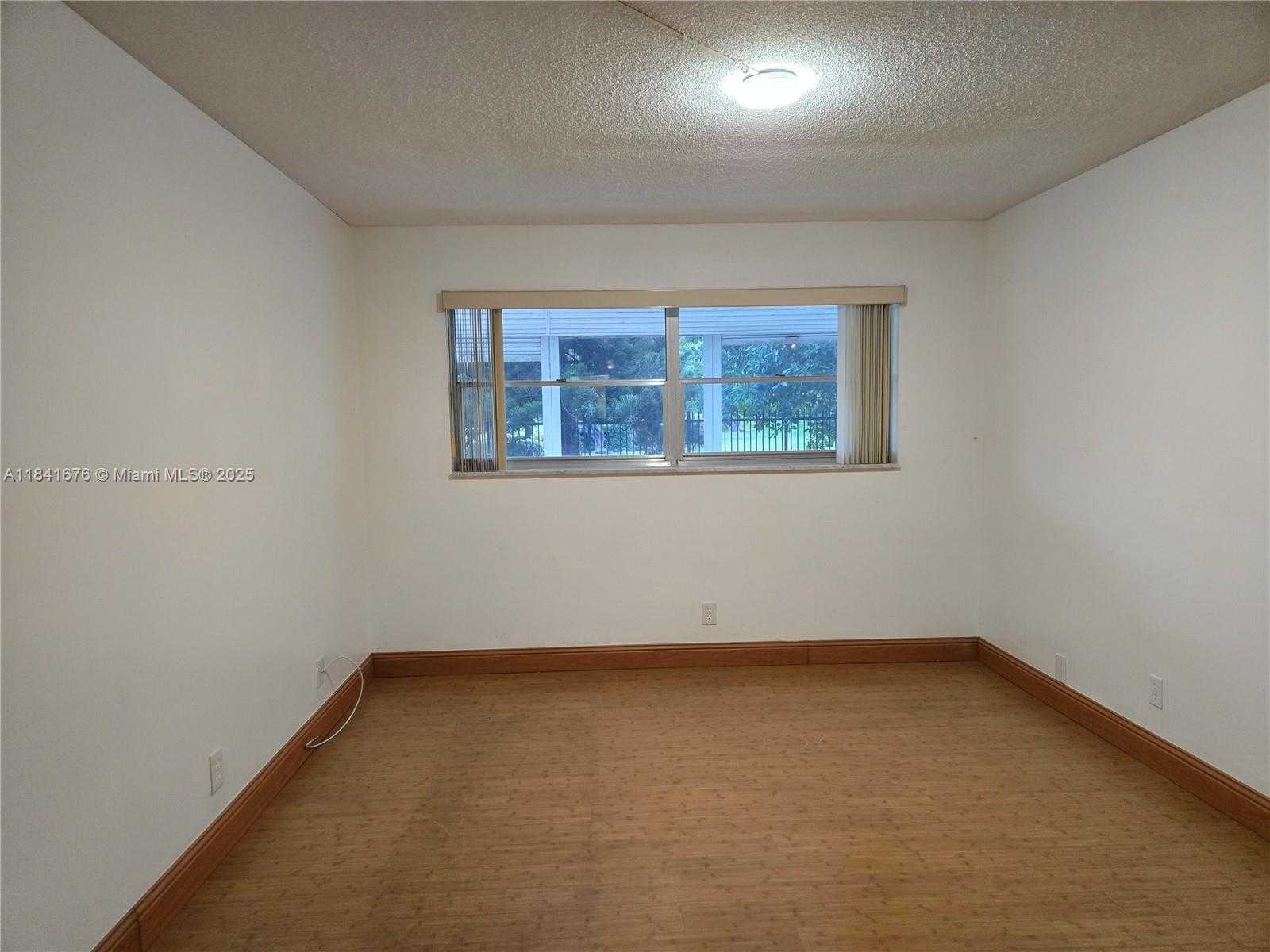 Small Image of 950 HILLCREST DR #106, Hollywood Number 12