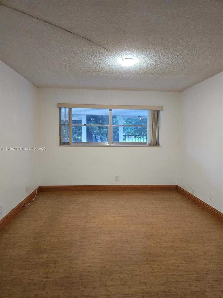Small Image of 950 HILLCREST DR #106, Hollywood Number 13