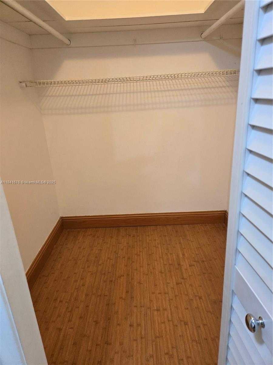 Small Image of 950 HILLCREST DR #106, Hollywood Number 14