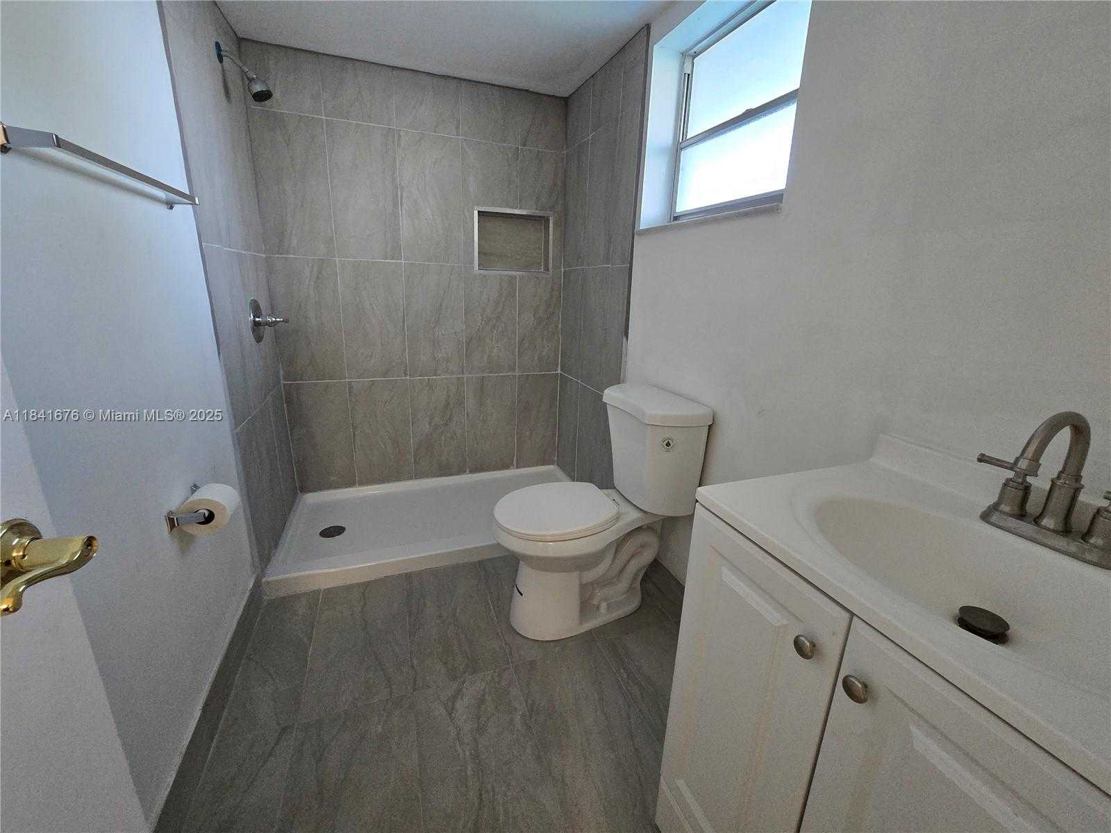 Small Image of 950 HILLCREST DR #106, Hollywood Number 15
