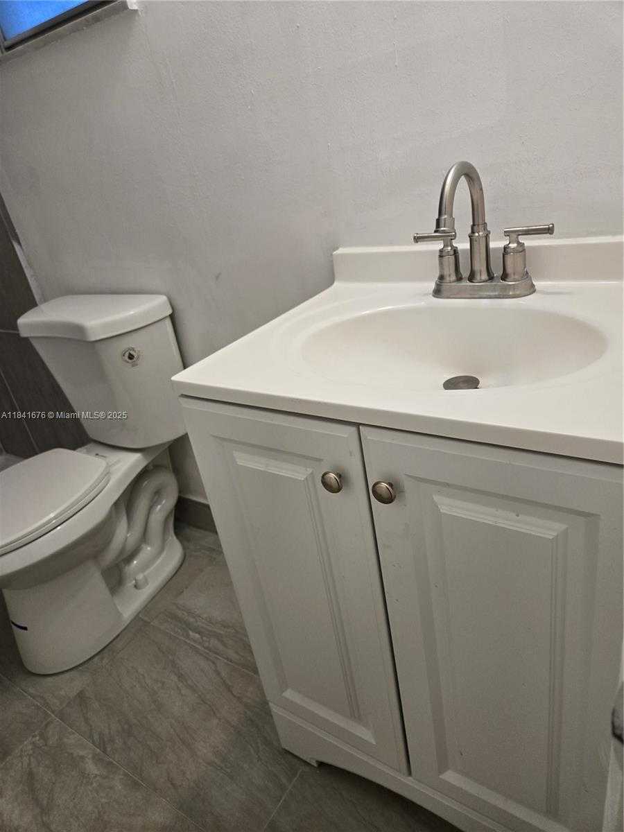 Small Image of 950 HILLCREST DR #106, Hollywood Number 18