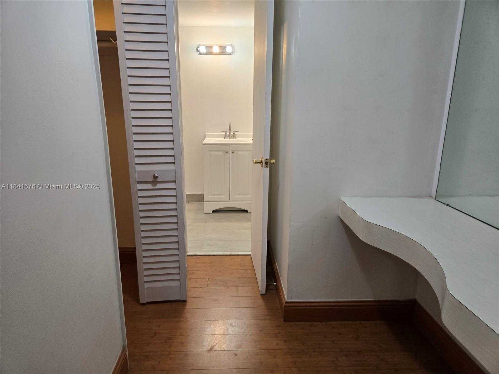 Small Image of 950 HILLCREST DR #106, Hollywood Number 19