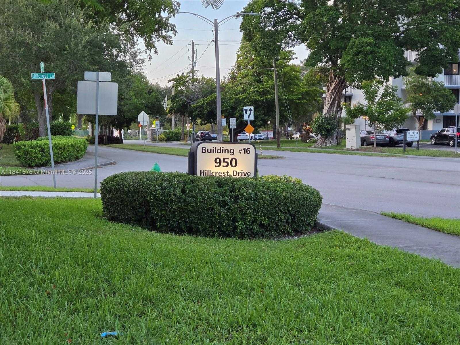 Small Image of 950 HILLCREST DR #106, Hollywood Number 2