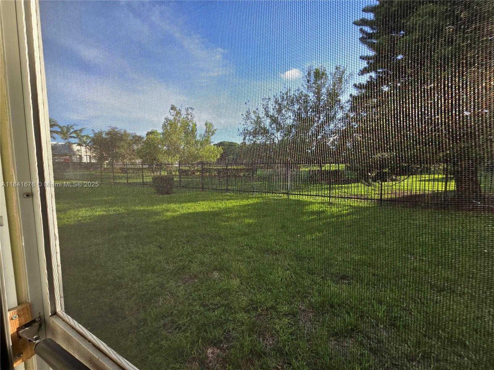 Small Image of 950 HILLCREST DR #106, Hollywood Number 24