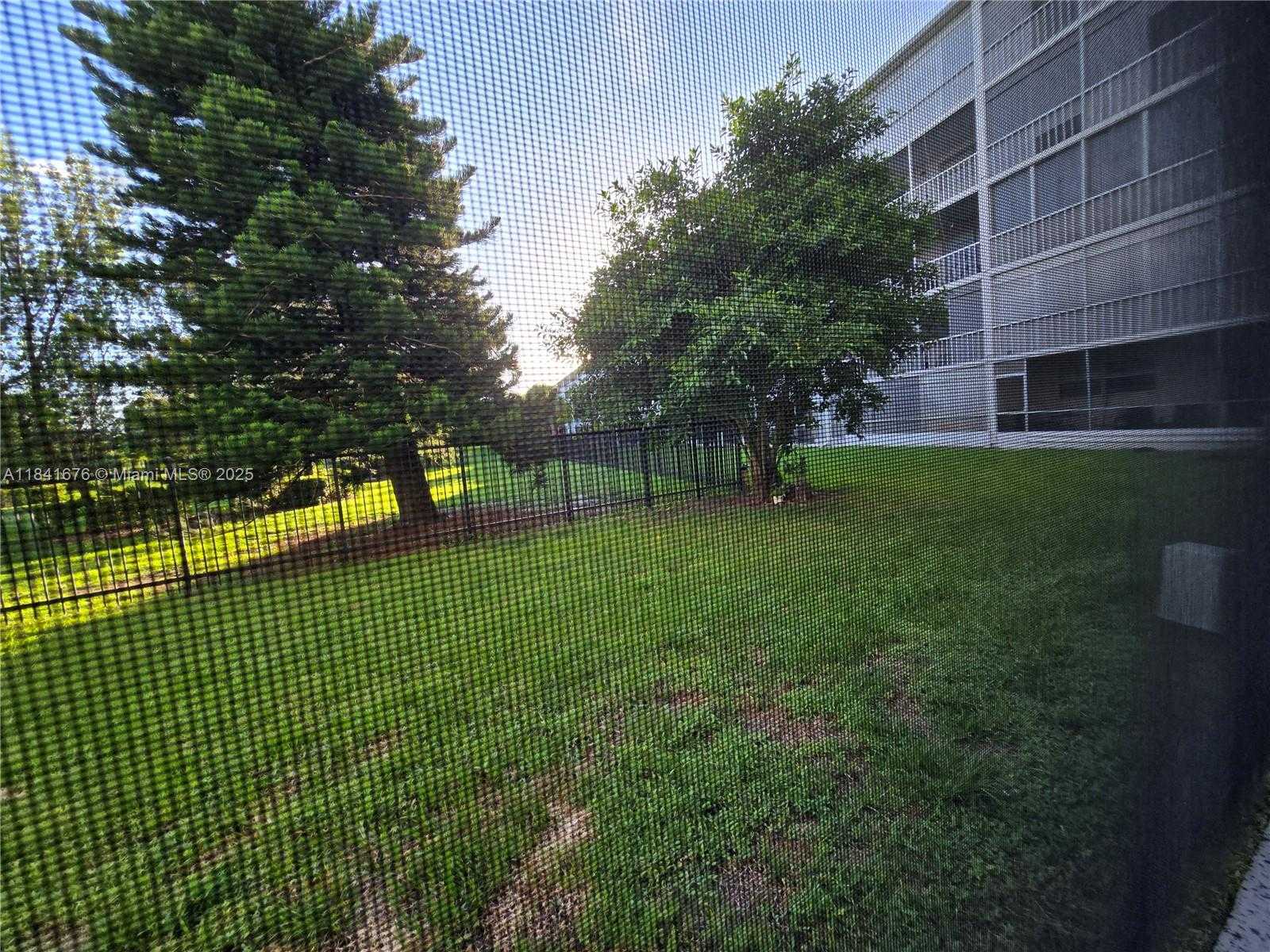 Small Image of 950 HILLCREST DR #106, Hollywood Number 25