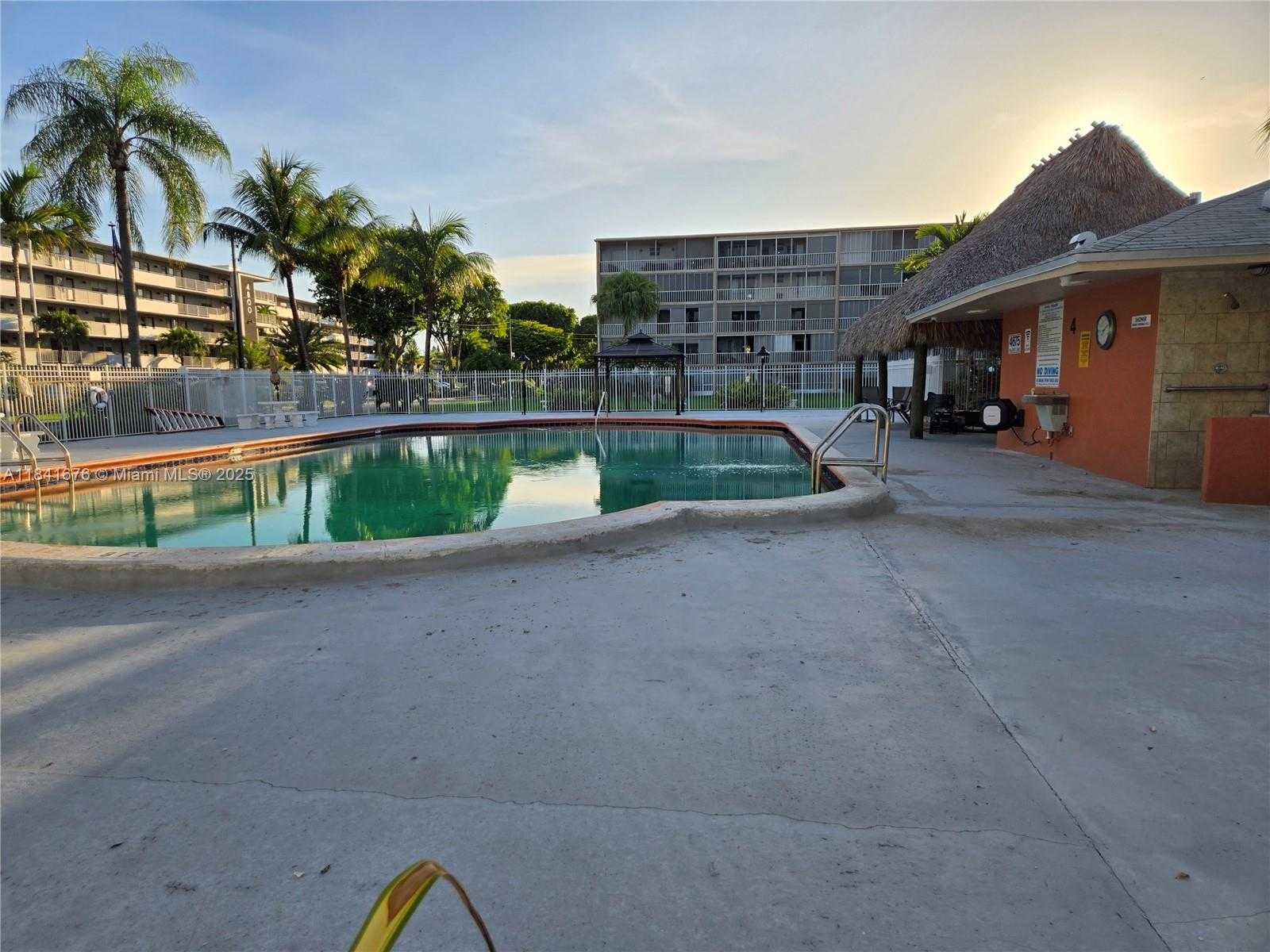 Small Image of 950 HILLCREST DR #106, Hollywood Number 27