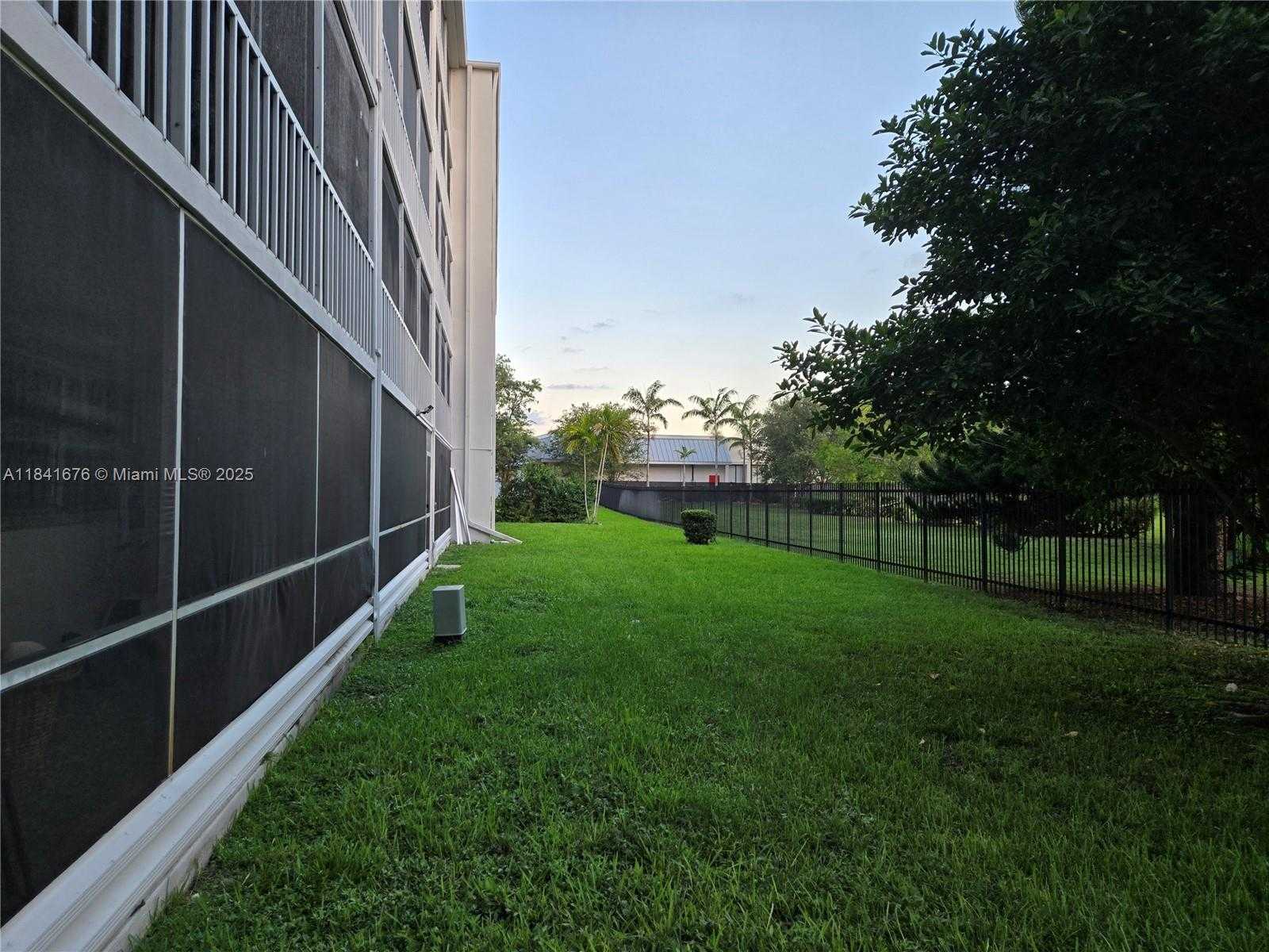 Small Image of 950 HILLCREST DR #106, Hollywood Number 28