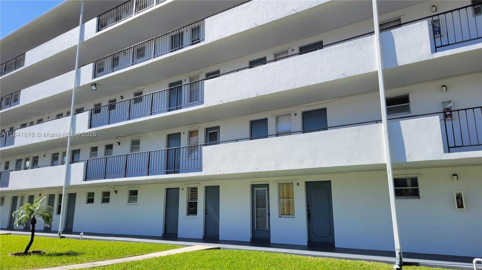Small Image of 950 HILLCREST DR #106, Hollywood Number 4