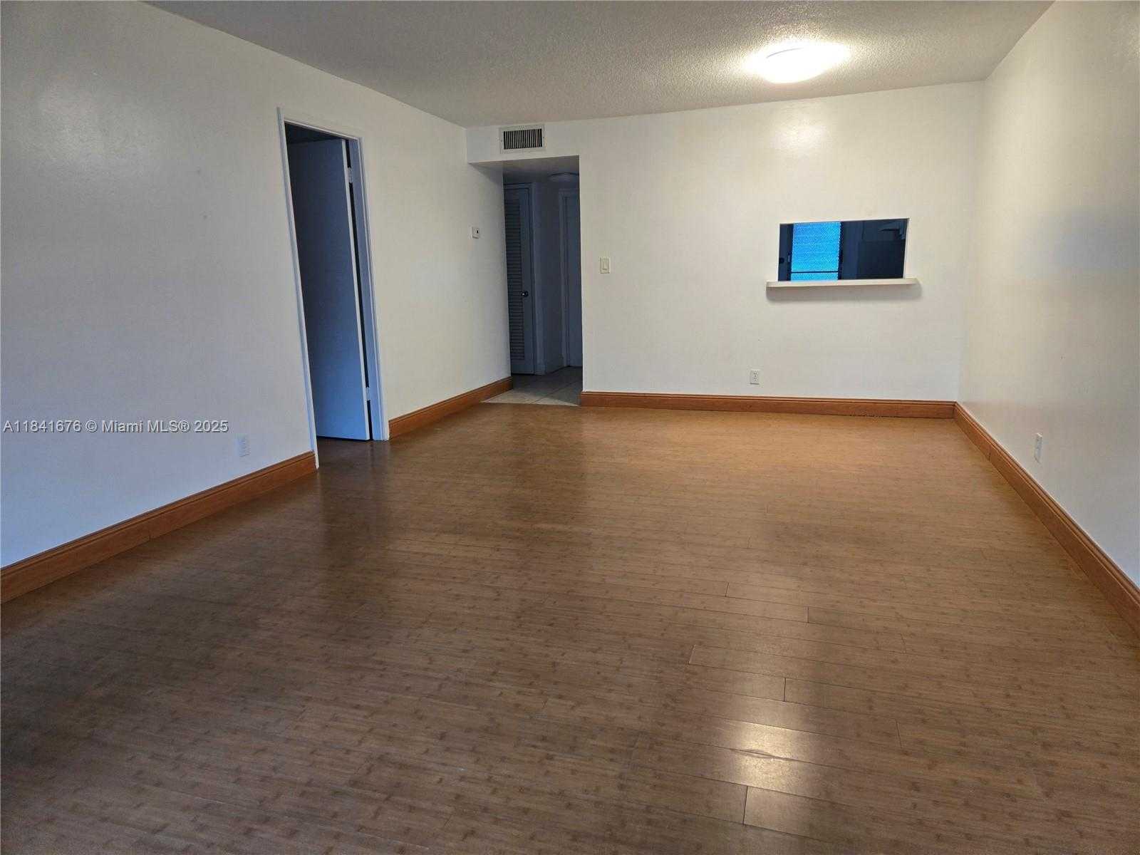 Small Image of 950 HILLCREST DR #106, Hollywood Number 7