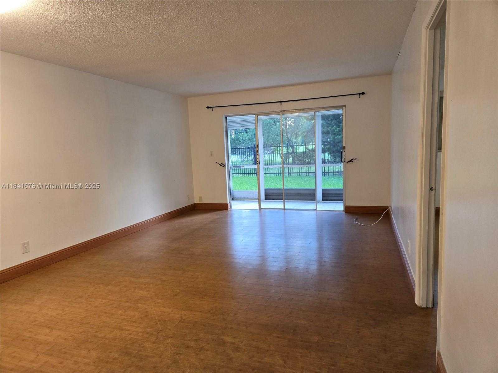 Small Image of 950 HILLCREST DR #106, Hollywood Number 8