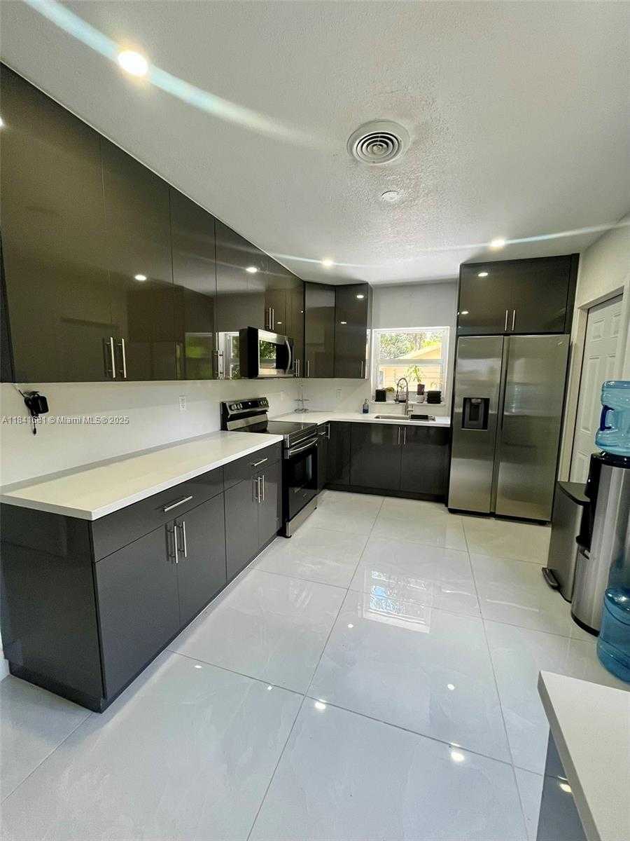 Small Image of 1172 NORTH EAST 160TH TER, North Miami Beach Number 2