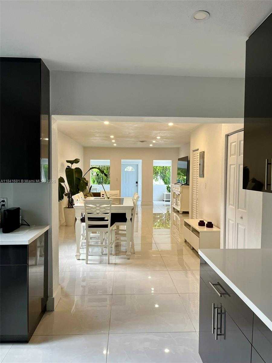 Small Image of 1172 NORTH EAST 160TH TER, North Miami Beach Number 3