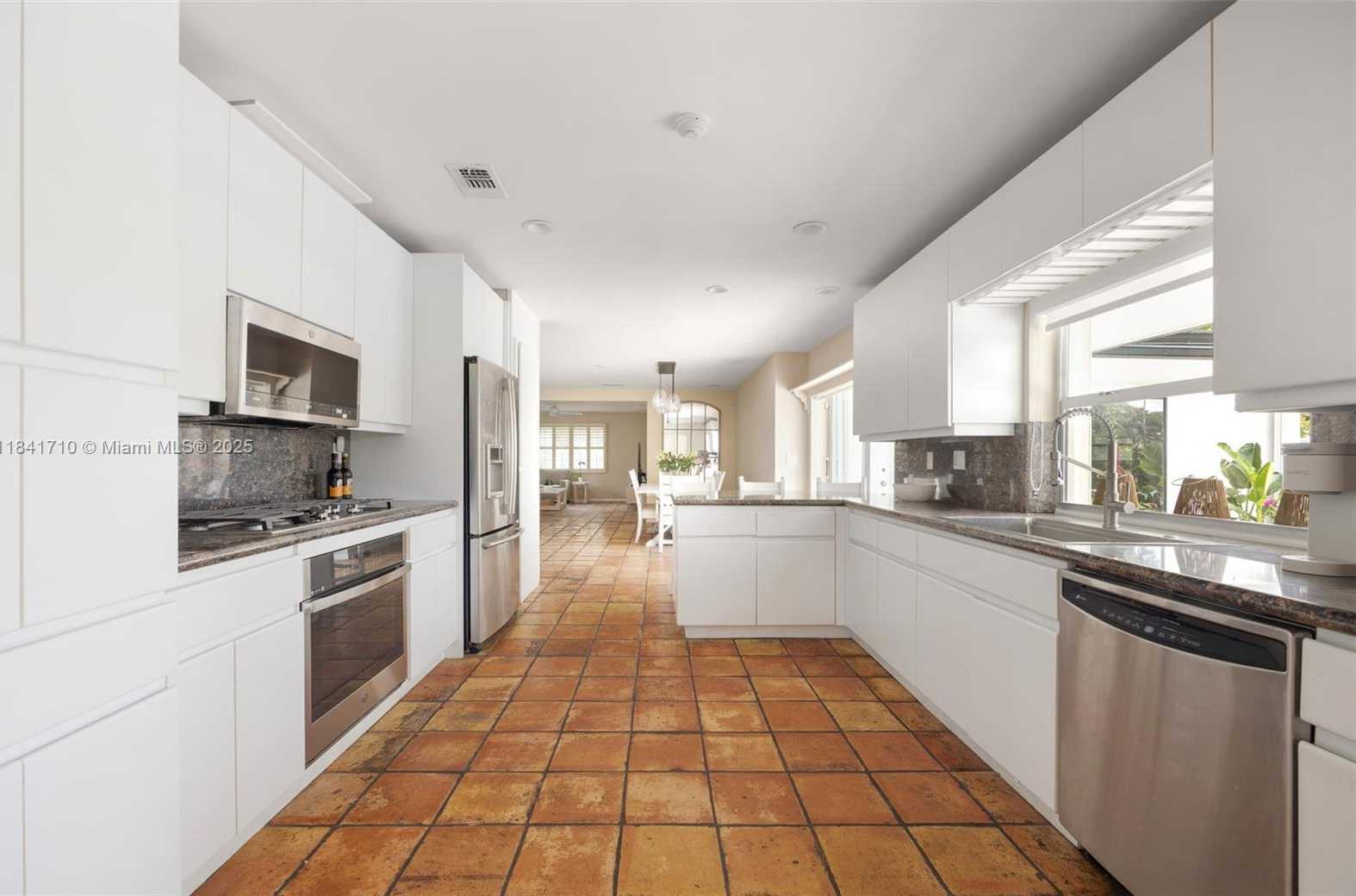 Small Image of 11651 SOUTH WEST 72ND PL, Pinecrest Number 11