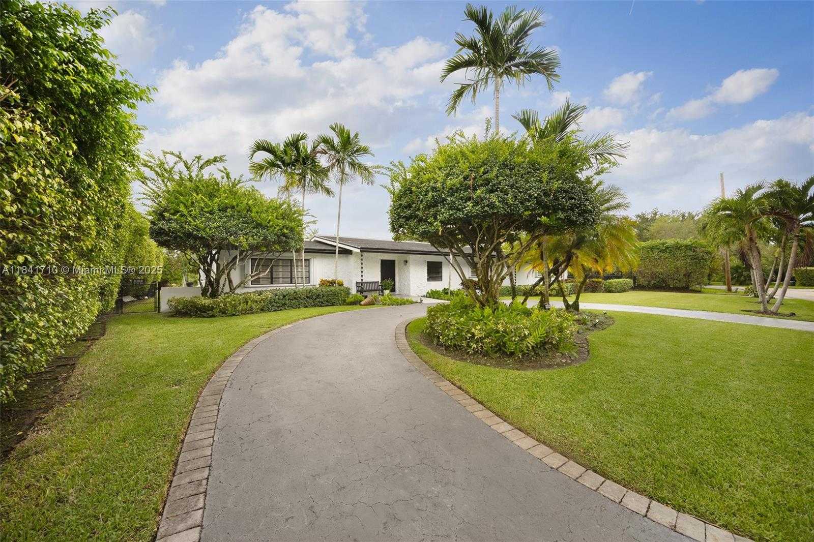 Small Image of 11651 SOUTH WEST 72ND PL, Pinecrest Number 2