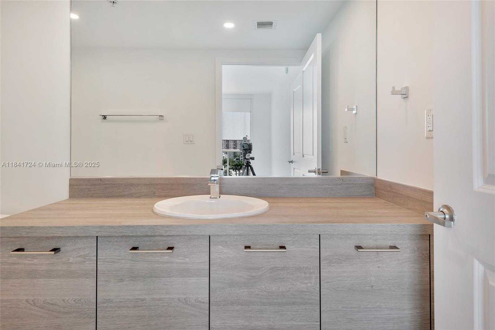 Small Image of 400 SUNNY ISLES BLVD #917, Sunny Isles Beach Number 47