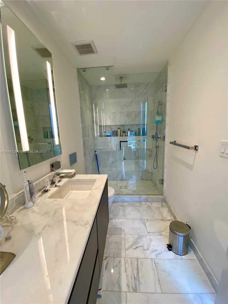 Small Image of 1451 BRICKELL AVE #4204, Miami Number 10