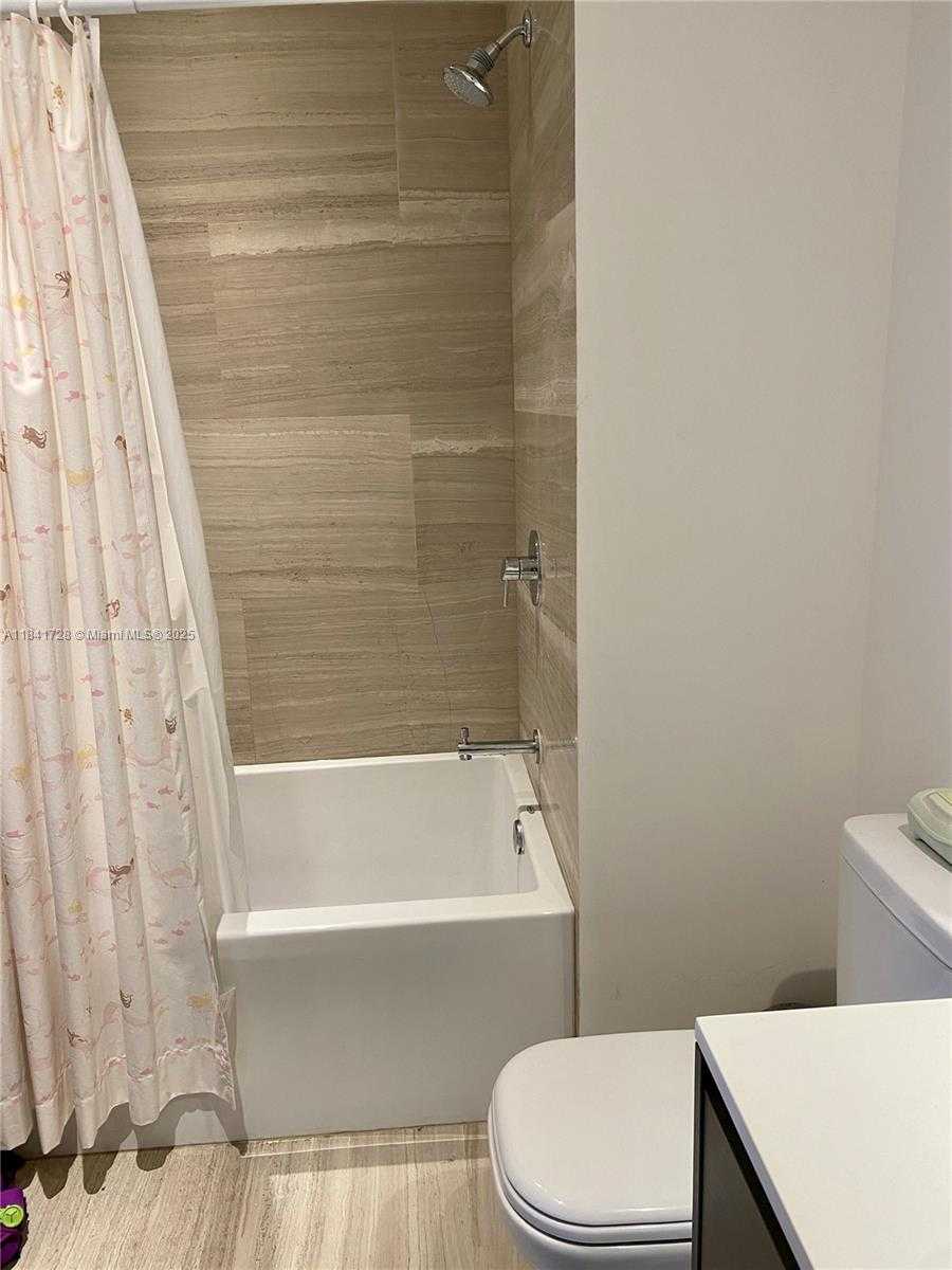 Small Image of 1451 BRICKELL AVE #4204, Miami Number 11