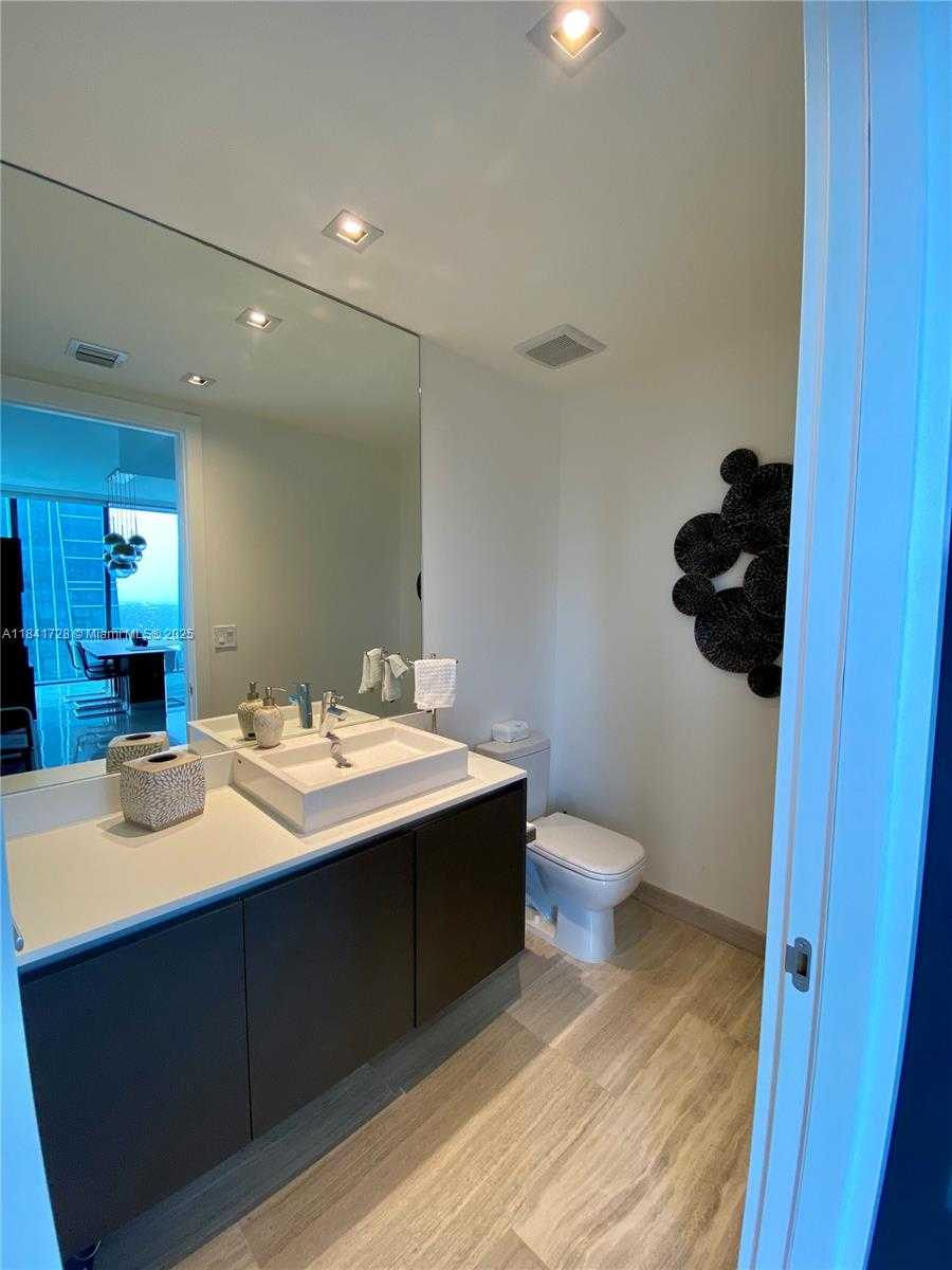 Small Image of 1451 BRICKELL AVE #4204, Miami Number 12