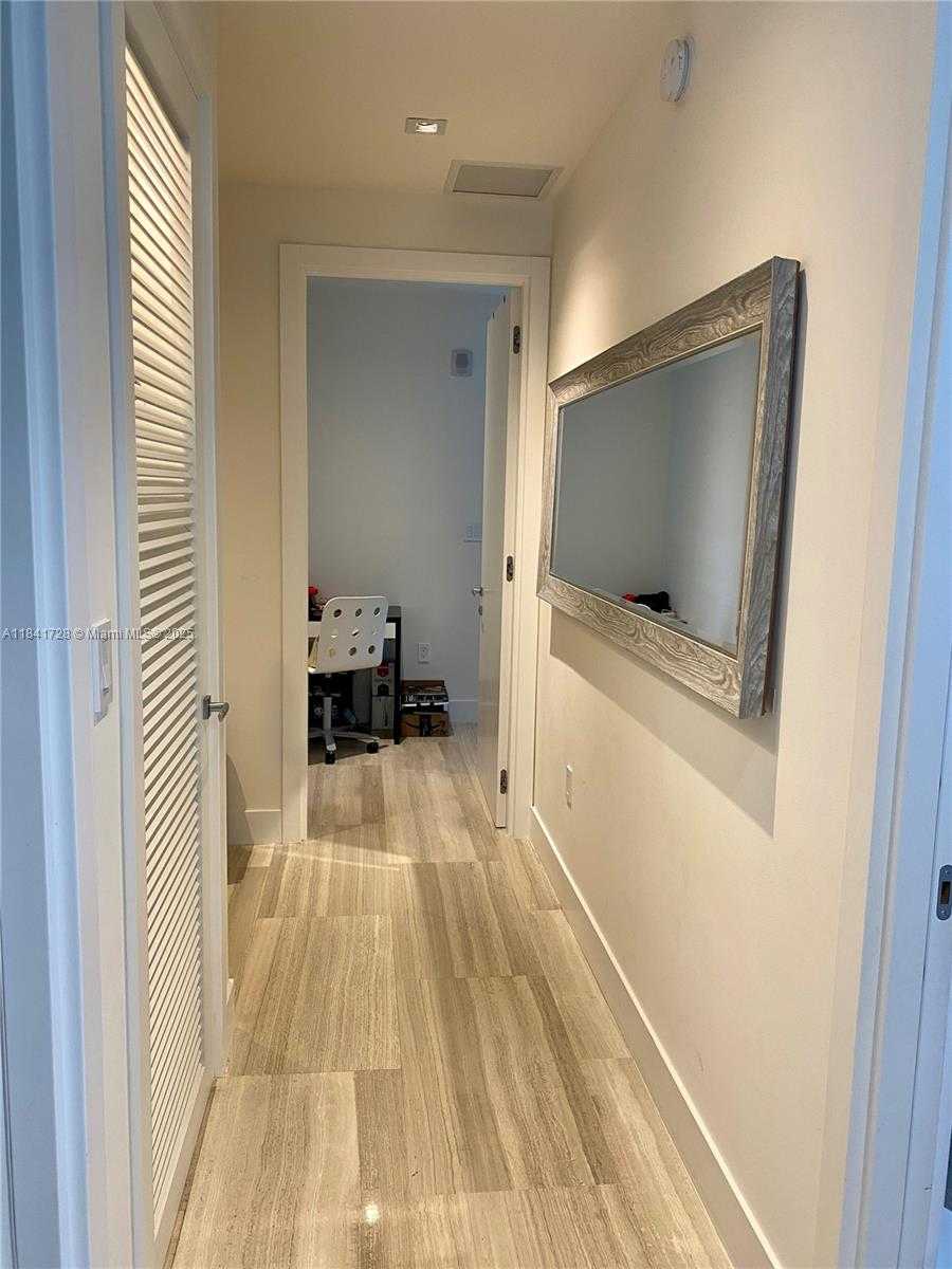 Small Image of 1451 BRICKELL AVE #4204, Miami Number 2