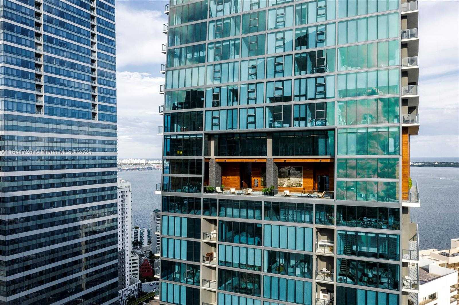 Small Image of 1451 BRICKELL AVE #4204, Miami Number 25