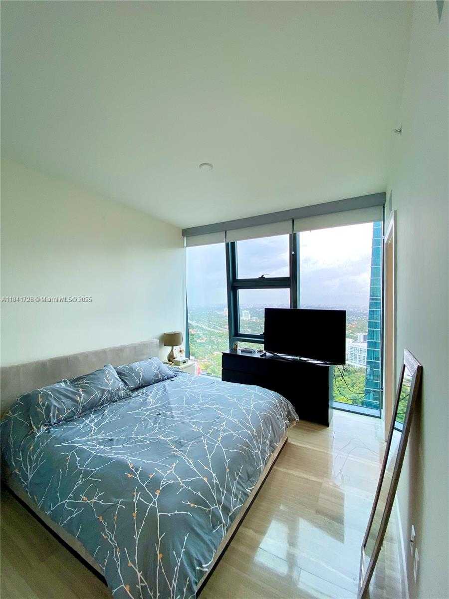 Small Image of 1451 BRICKELL AVE #4204, Miami Number 8