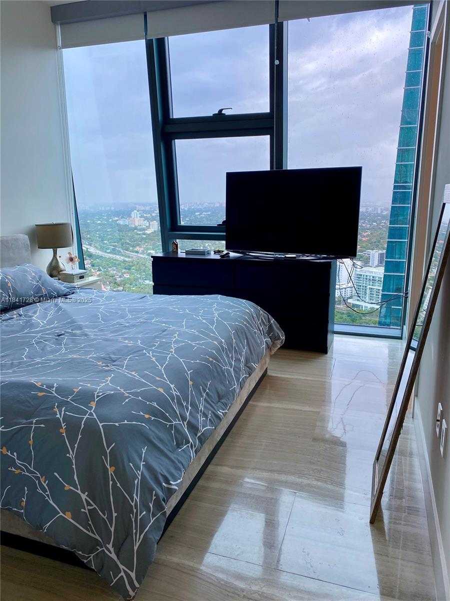 Small Image of 1451 BRICKELL AVE #4204, Miami Number 9