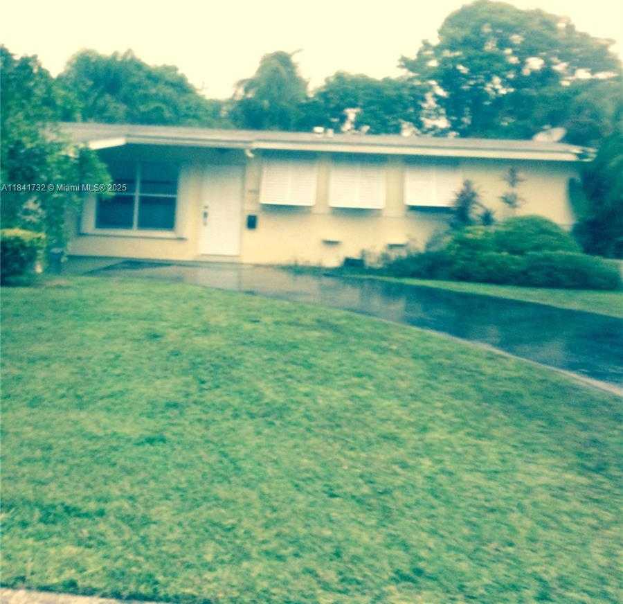 Small Image of 9925 SOUTH WEST 84 ST, Miami Number 2