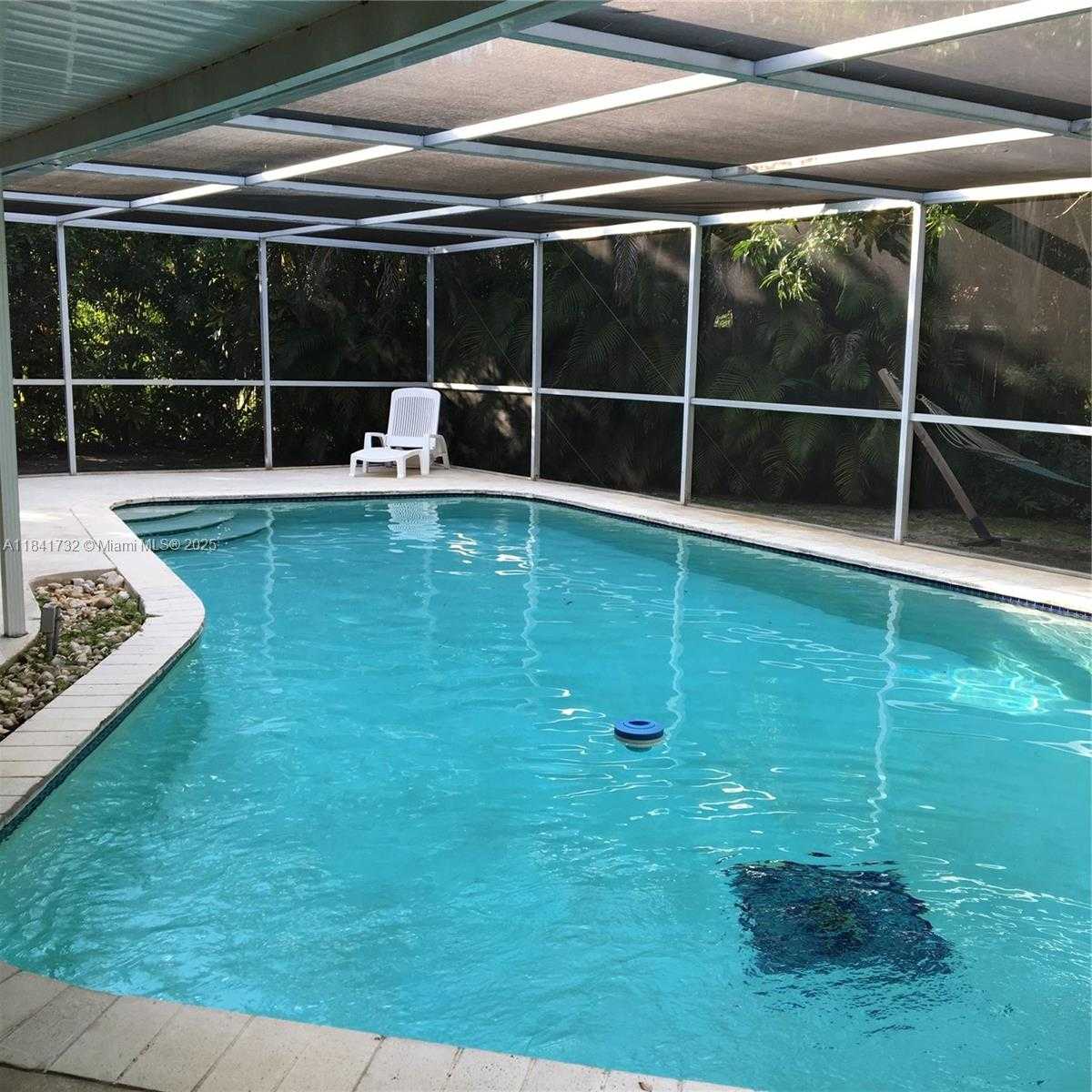 Small Image of 9925 SOUTH WEST 84 ST, Miami Number 6