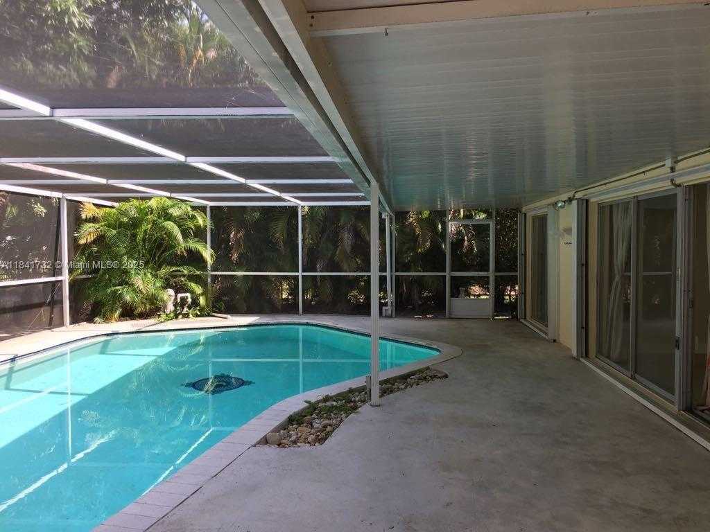 Small Image of 9925 SOUTH WEST 84 ST, Miami Number 7