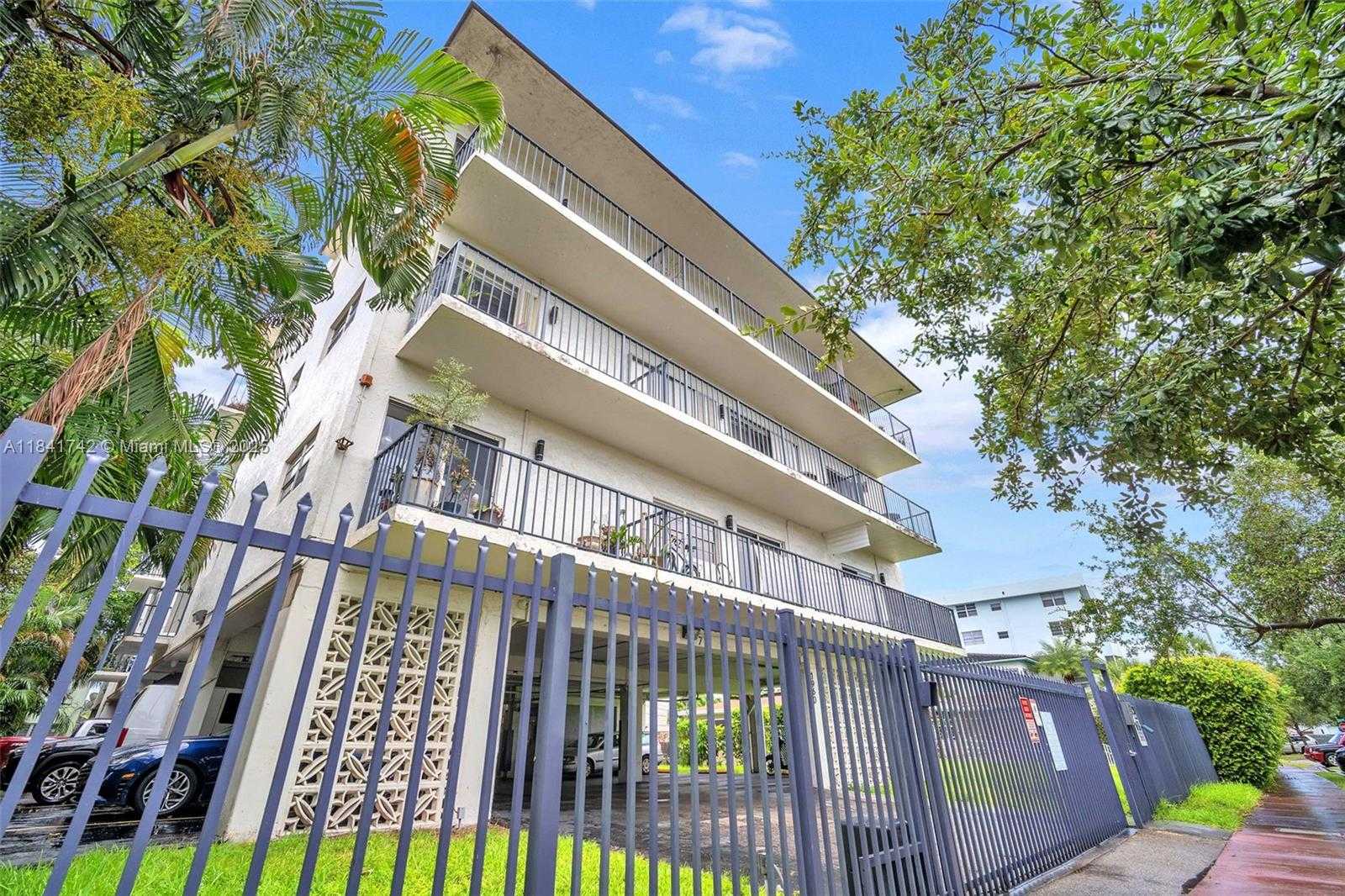 Small Image of 1960 MARSEILLE DR #304, Miami Beach Number 19