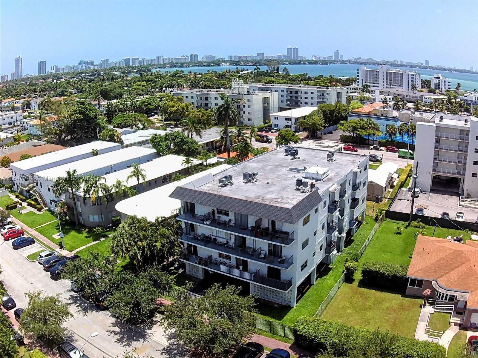 Small Image of 1960 MARSEILLE DR #304, Miami Beach Number 22