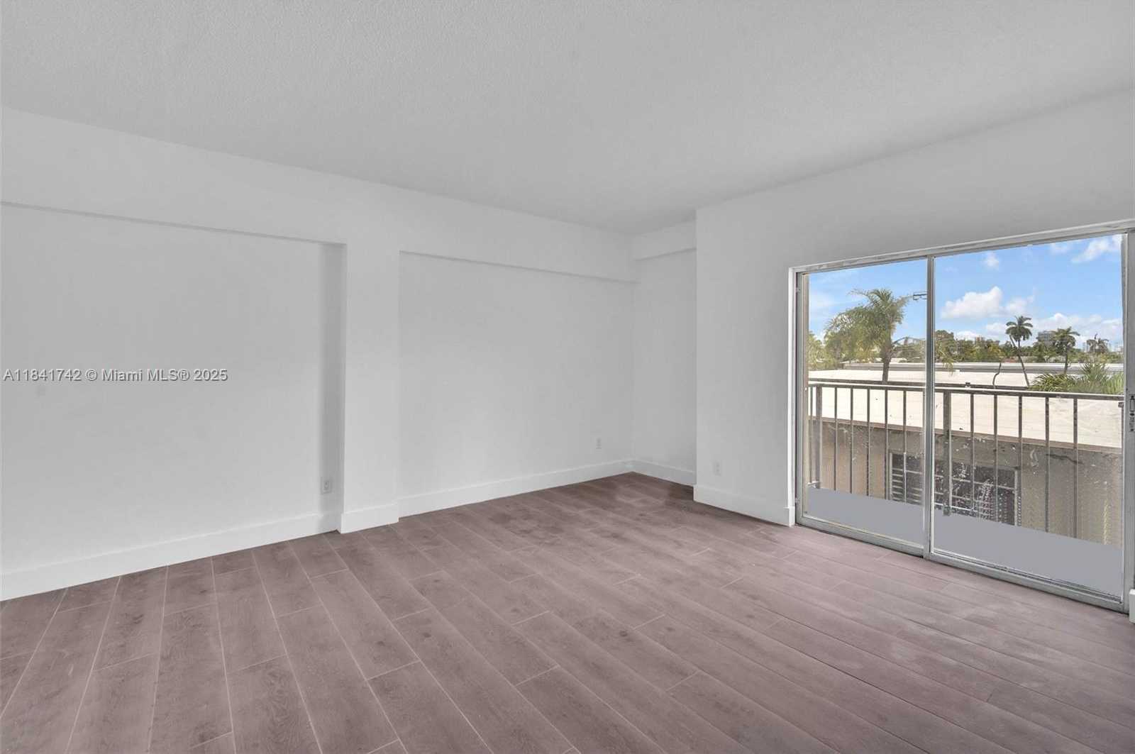 Small Image of 1960 MARSEILLE DR #304, Miami Beach Number 6