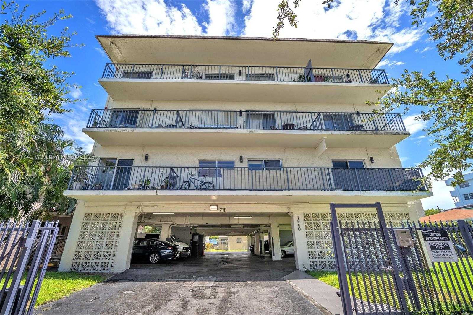 Small Image of 1960 MARSEILLE DR #304, Miami Beach Number 8