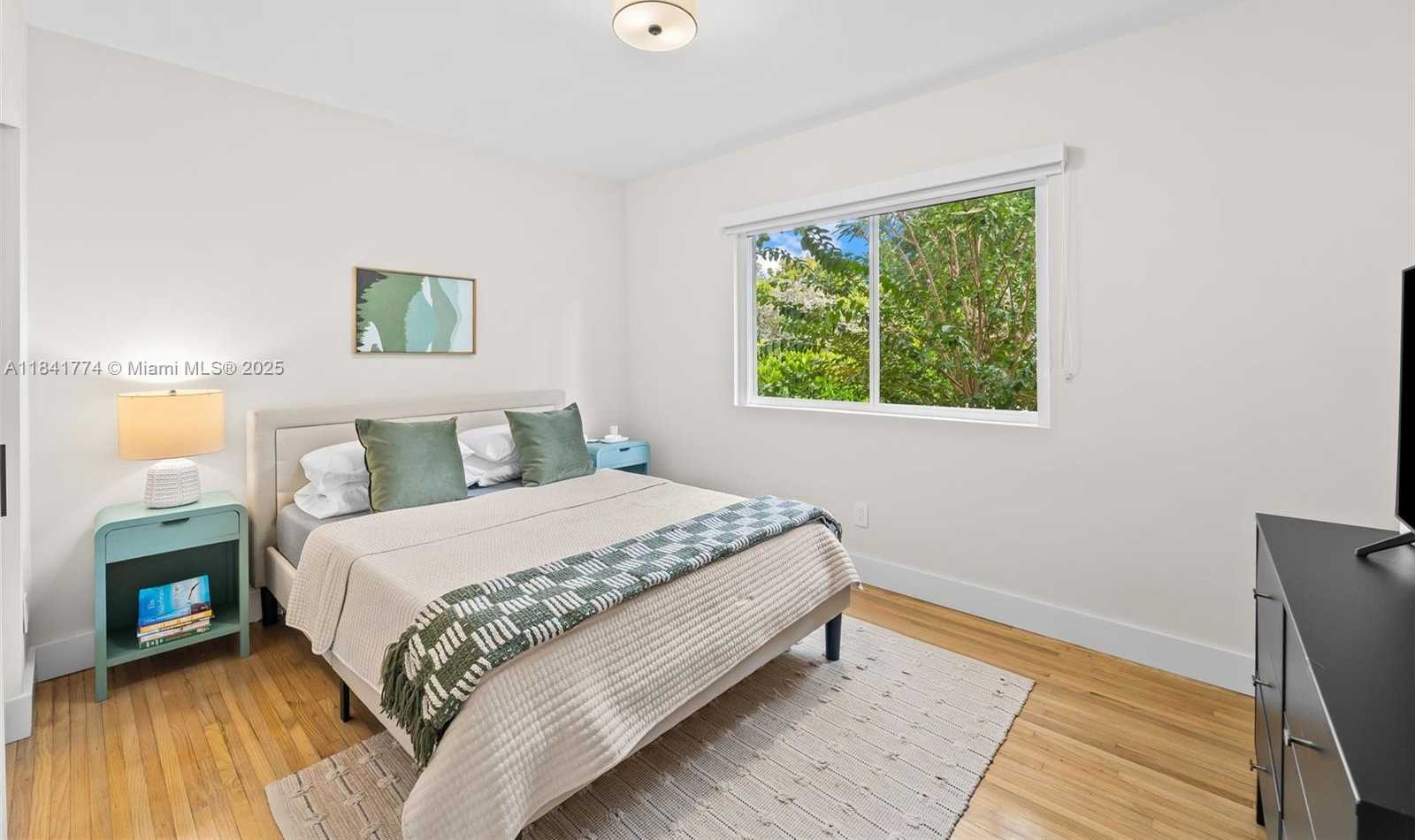 Small Image of 829 GRANADA GROVES CT, Coral Gables Number 12