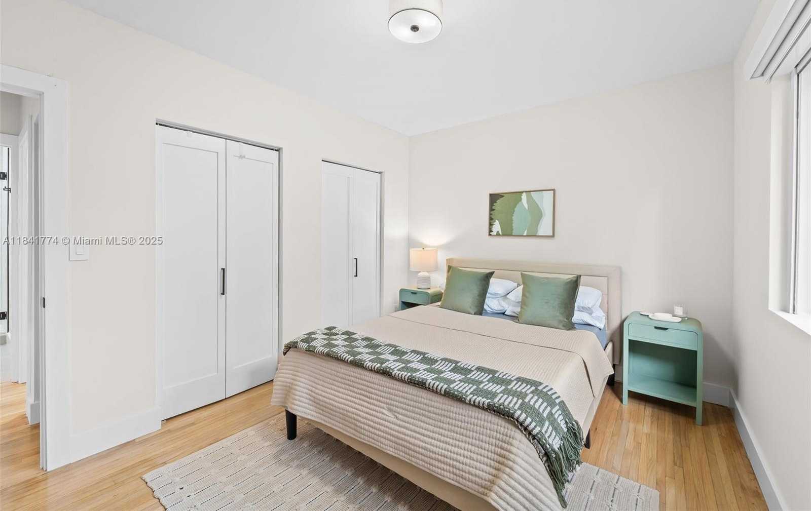 Small Image of 829 GRANADA GROVES CT, Coral Gables Number 13