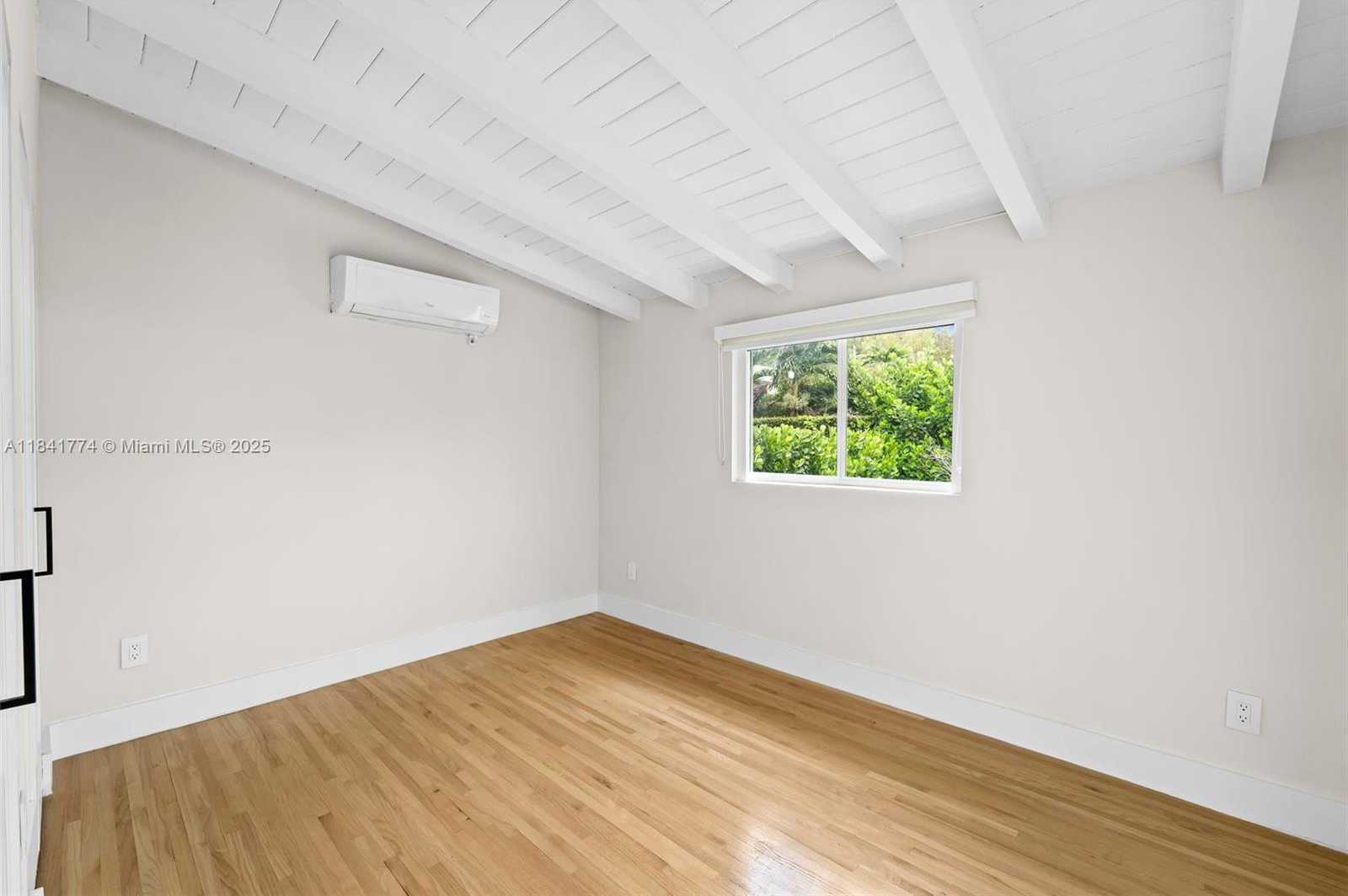 Small Image of 829 GRANADA GROVES CT, Coral Gables Number 17