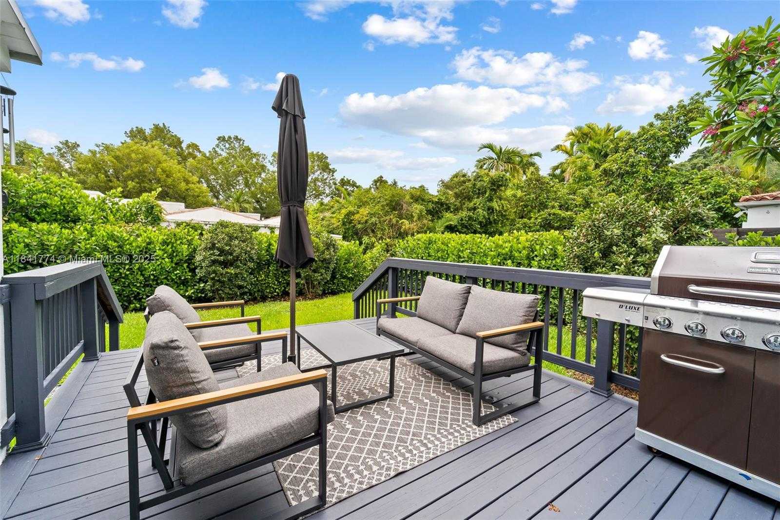Small Image of 829 GRANADA GROVES CT, Coral Gables Number 19
