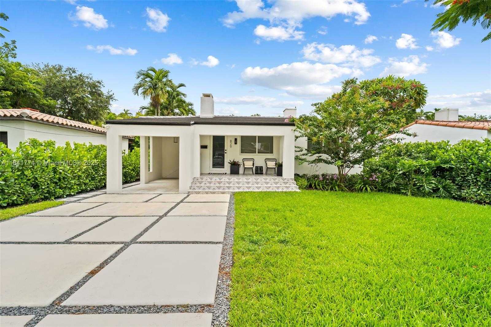 Small Image of 829 GRANADA GROVES CT, Coral Gables Number 2