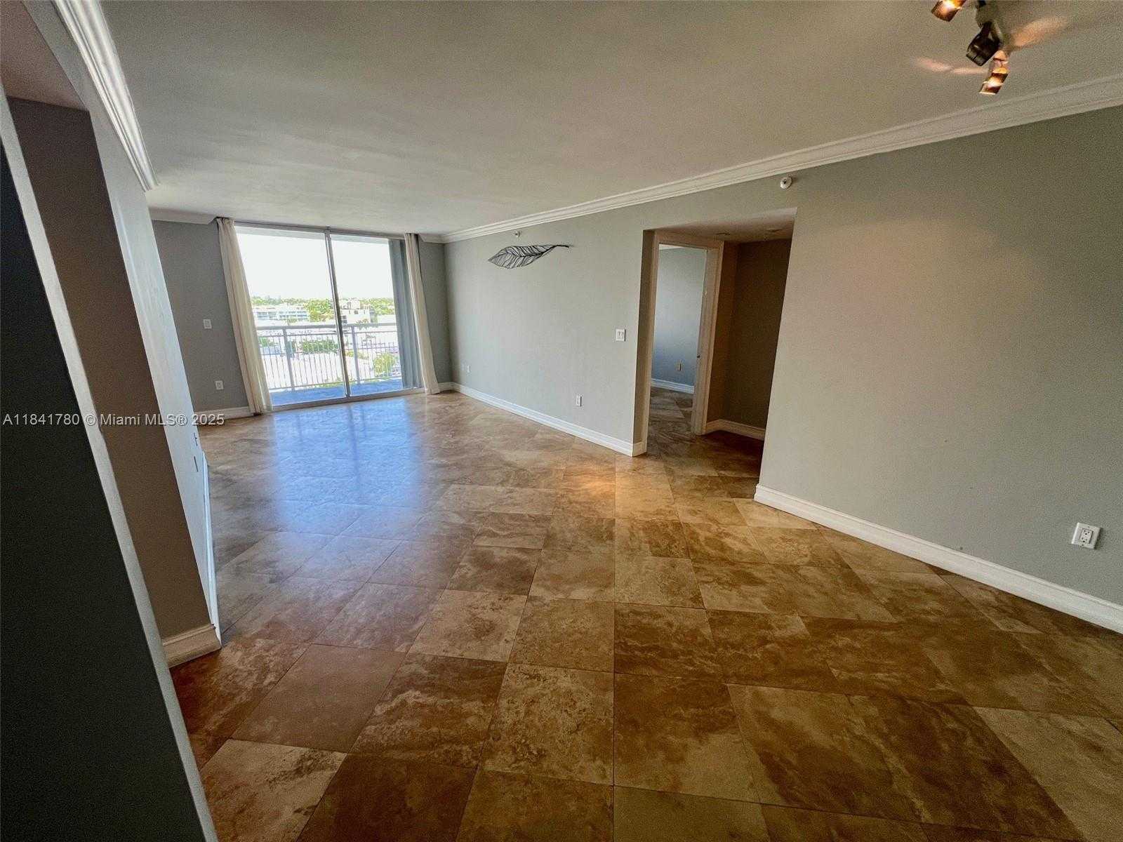 Small Image of 1688 WEST AVE #1005, Miami Beach Number 5