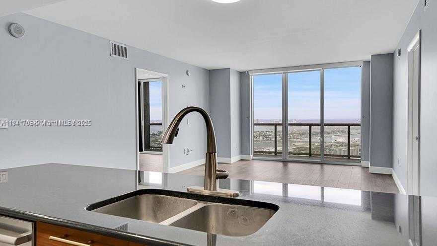 Small Image of 50 BISCAYNE BLVD #5406, Miami Number 7