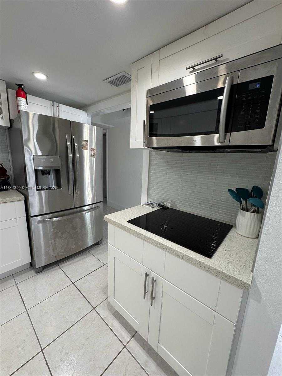 Small Image of 3901 SOUTH WEST 6TH ST #1, Miami Number 14