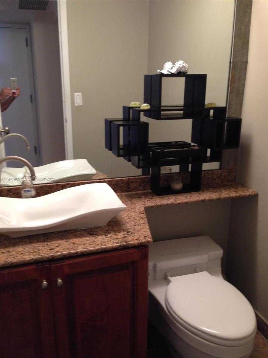 Small Image of 2333 BRICKELL AVE #1414, Miami Number 17
