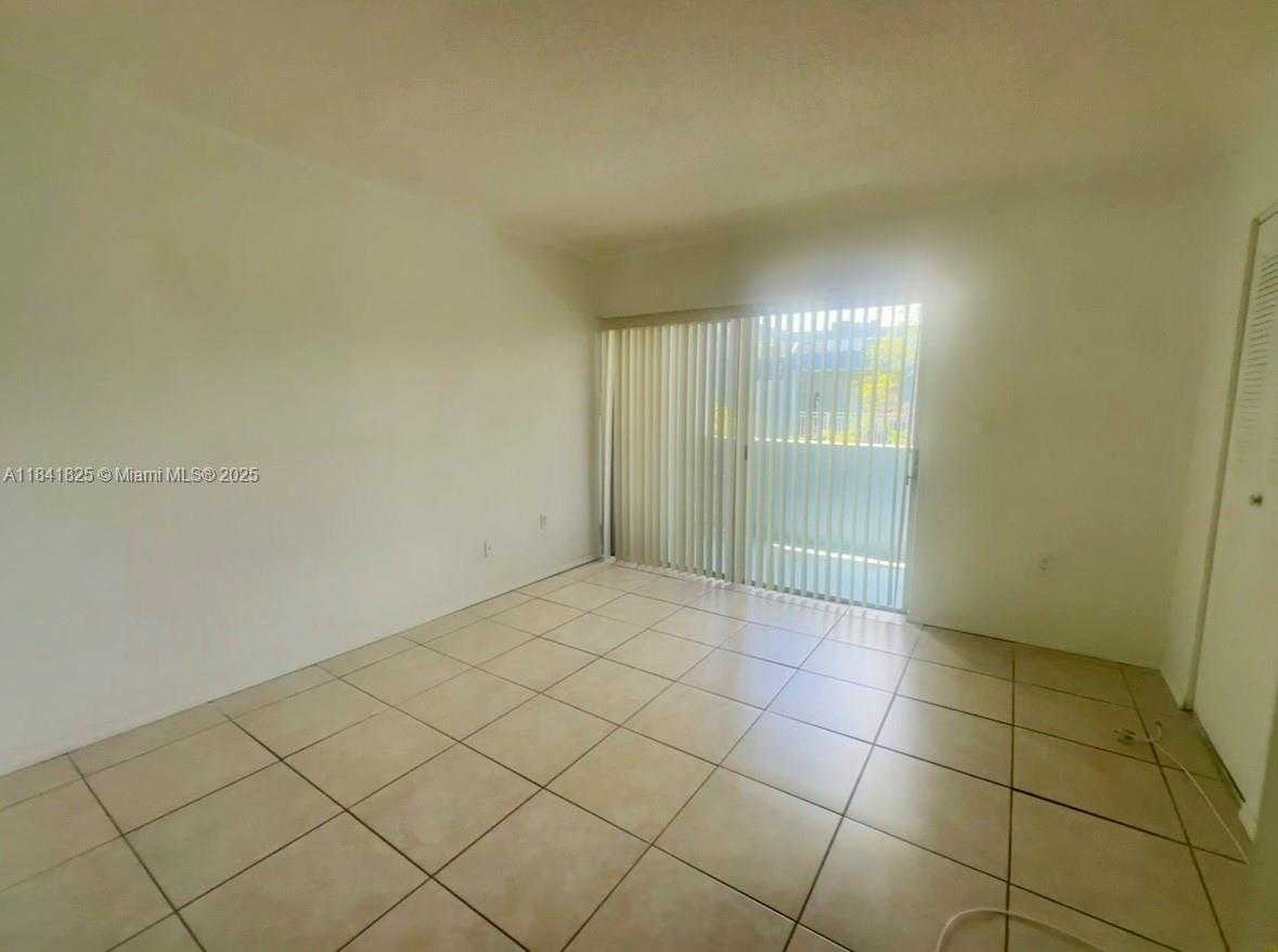 Small Image of 9375 FONTAINEBLEAU BLVD #L222, Miami Number 16