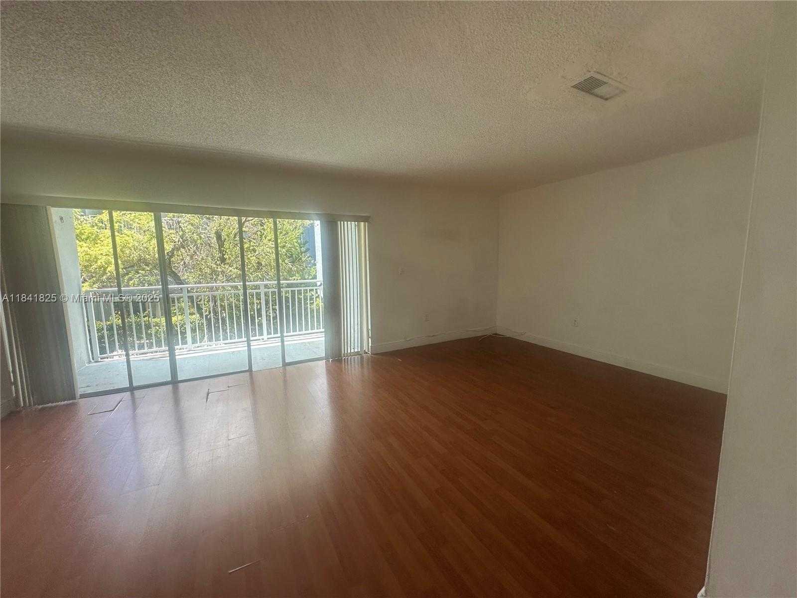 Small Image of 9375 FONTAINEBLEAU BLVD #L222, Miami Number 5