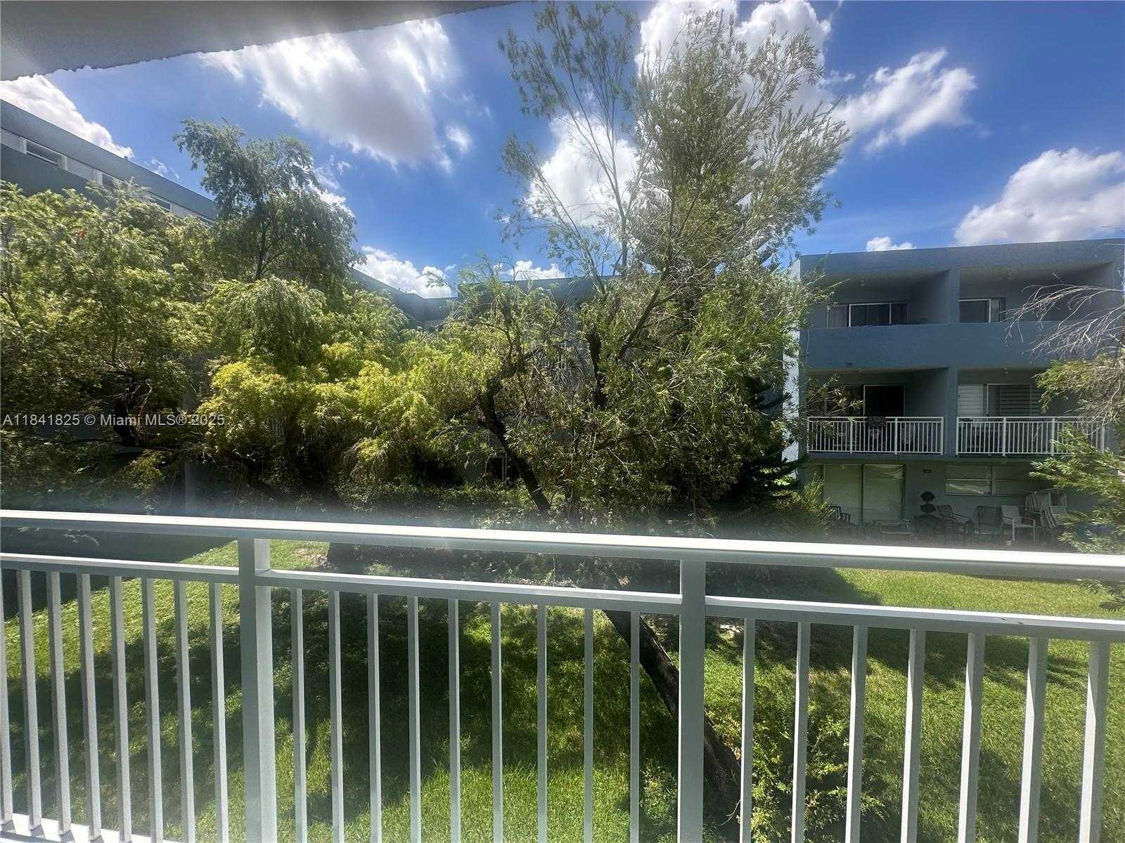 Small Image of 9375 FONTAINEBLEAU BLVD #L222, Miami Number 6