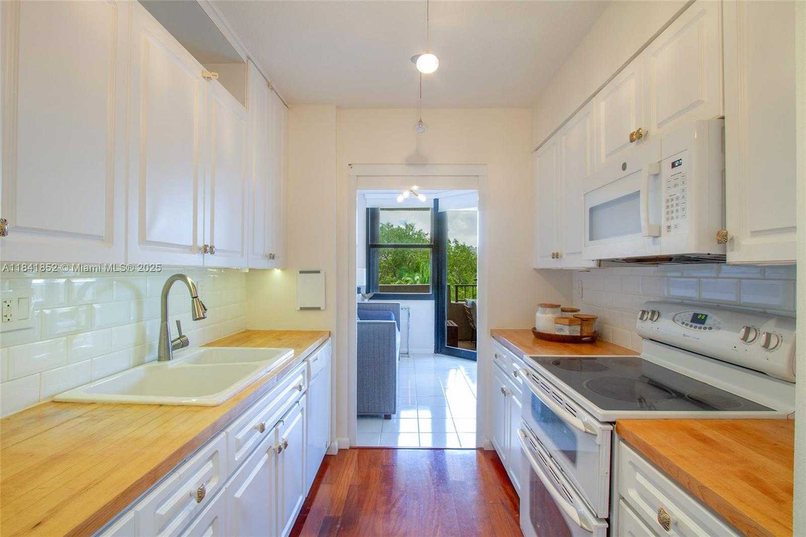 Small Image of 181 CRANDON BLVD #405, Key Biscayne Number 11