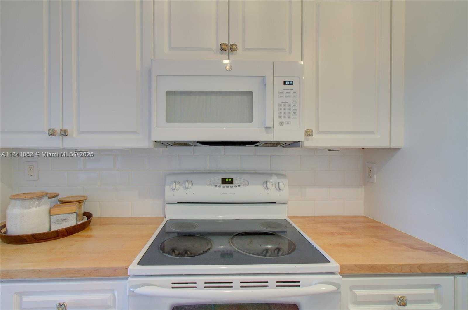 Small Image of 181 CRANDON BLVD #405, Key Biscayne Number 13
