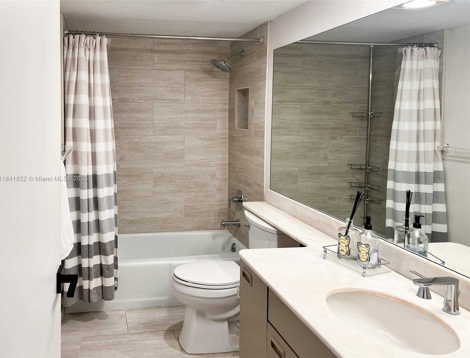 Small Image of 181 CRANDON BLVD #405, Key Biscayne Number 24