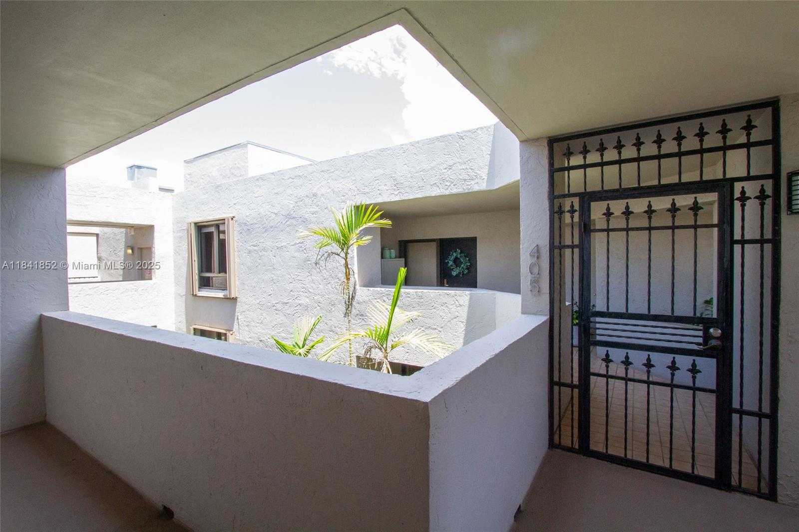 Small Image of 181 CRANDON BLVD #405, Key Biscayne Number 30